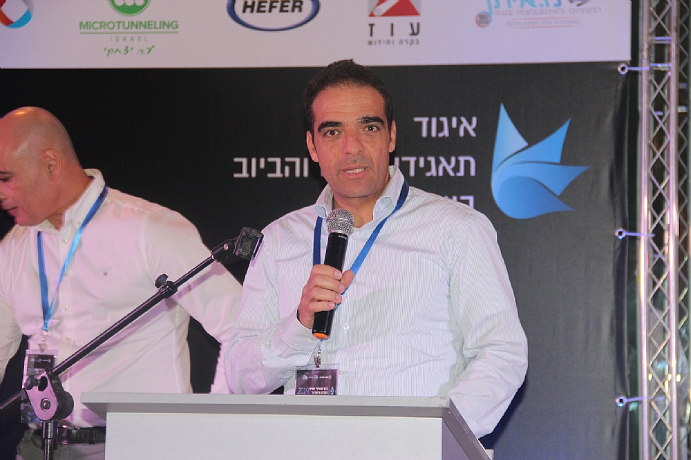 לפתיחת גלריה בחלון ודיפדוף פנימי